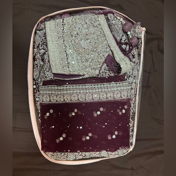 Beautiful bridal Indian lehenga/gown. Worn once! Medium size fully stitched. - Picture 5 of 5